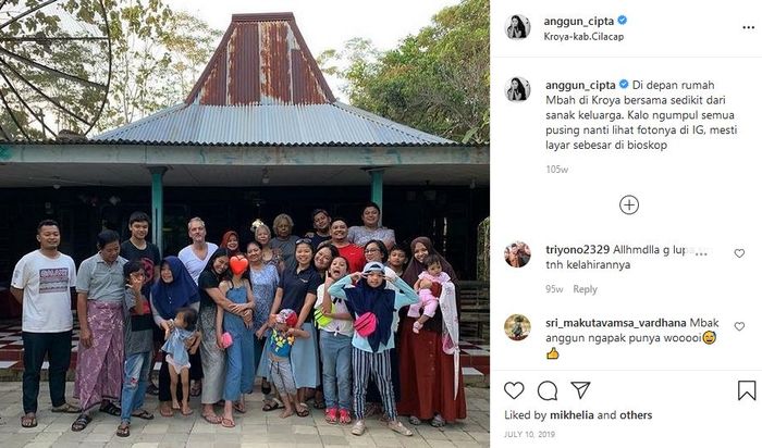 Keluarga Anggun di kampung halaman