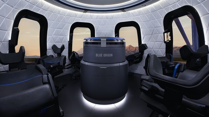 Interior kapsul kru New Shepard, yang akan membawa awak sipil untuk pertama kalinya pada peluncuran suborbital 20 Juli 2021