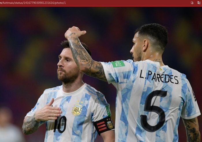 Leandro Paredes (kanan) dan Lionel Messi (kiri) saat merayakan gol untuk timnas Argentina.