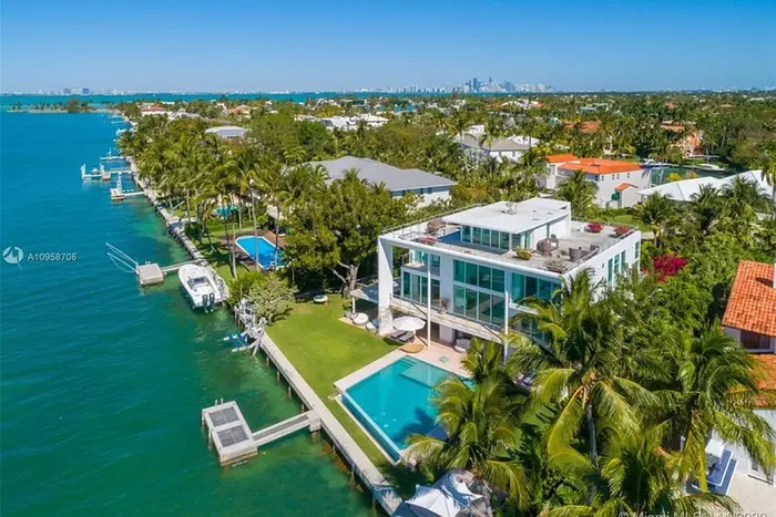 Rumah canggih yang ditinggali Lionel Messi dan keluarganya selama berlibur di Key Biscayne, Florida.