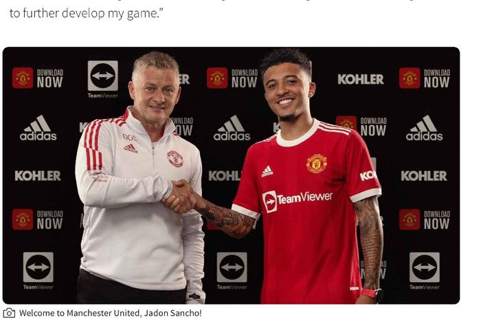 Jadon Sancho (kanan) bersalaman dengan pelatih Manchester United, Ole Gunnar Solskjaer.