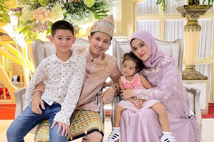 Fairuz A Rafiq dan Sonny dengan kemewahan rumahnya