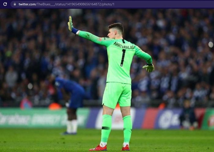 Kiper Chelsea, Kepa Arrizabalaga, menolak diganti  pada laga final Piala Liga Inggris melawan Manchester City, 24 Februari 2019. 