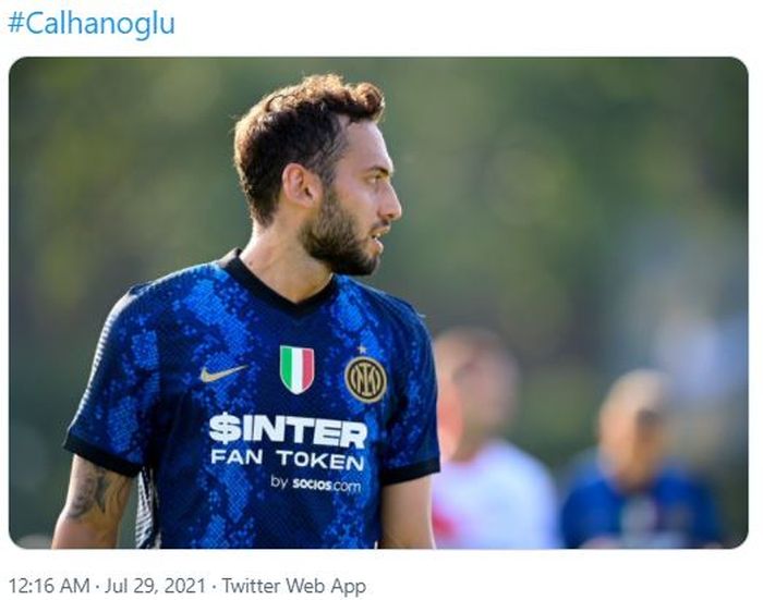 Gelandang Inter Milan, Hakan Calhanoglu, tampil impresif dalam laga uji coba melawan Crotone pada Rabu (28/7/2021) dengan mencetak satu gol serta membidani tiga gol lainnya dalam kemenangan 6-0 Nerazzurri.