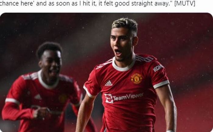 Gelandang Manchester United, Andreas Pereira, merayakan gol yang dicetak ke gawang Brentford dalam laga pra-musim di Stadion Old Trafford, Rabu (28/7/2021).