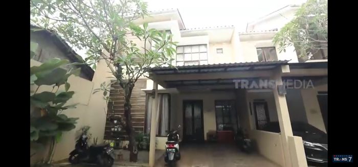 Eksterior rumah artis Tantri Kotak dan Arda Naff.