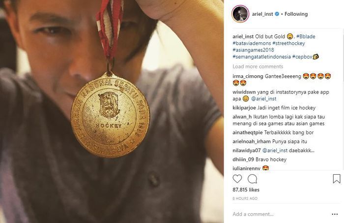 Postingan lawas Ariel NOAH pamerkan medali emas miliknya.