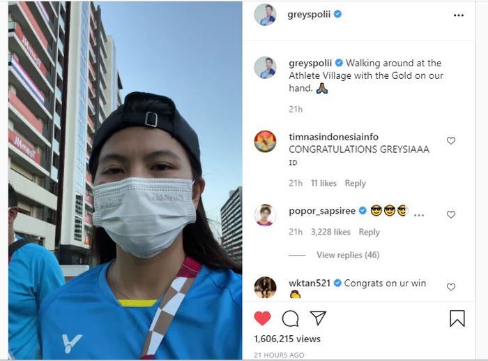 Greysia Polii bercerita sempat kaget ketika melihat medali emas yang dia sabet bersama Apriyani.