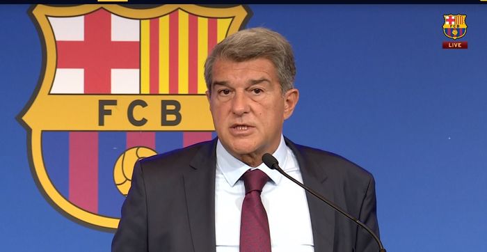 Konferensi pers Presiden Barcelona, Joan Laporta pada Kamis (6/8/2021) soal kegagalan merekrut Lionel Messi.