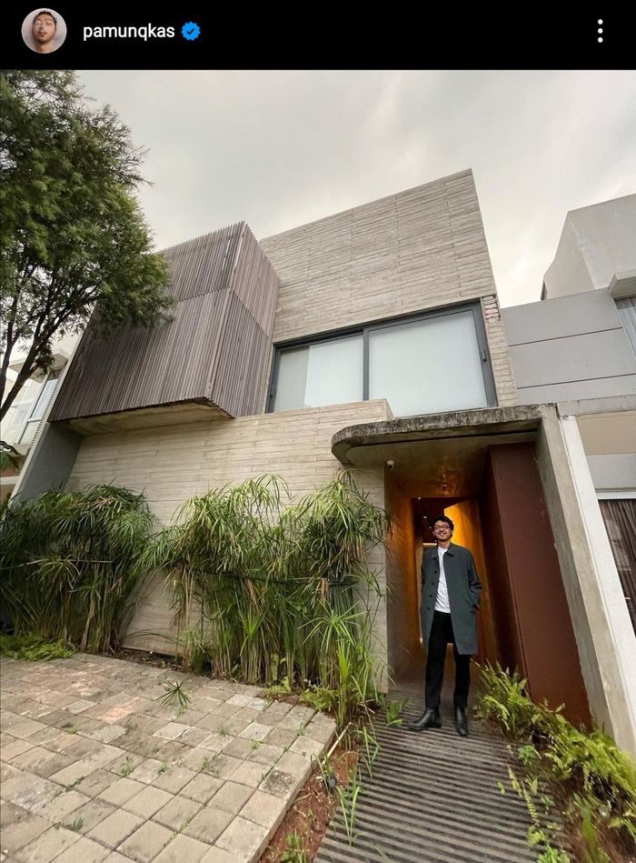 Eksterior rumah artis Pamungkas.