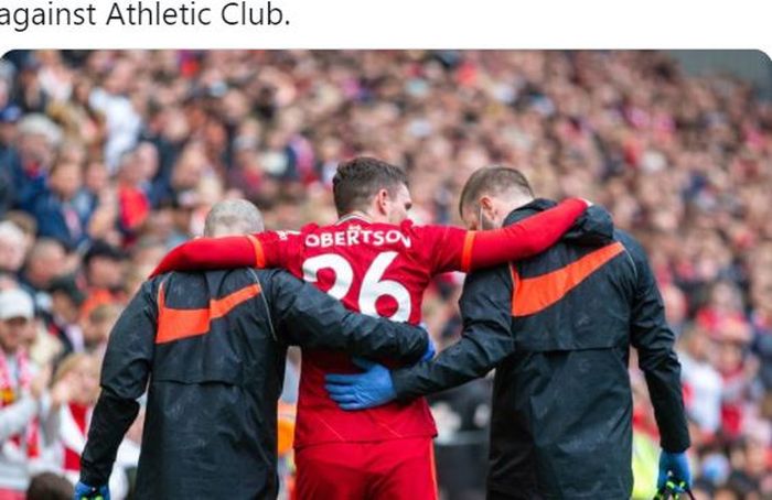 Bek kiri Liverpool, Andrew Robertson, cedera dalam laga uji coba kontra Athletic Club di Stadion Anfield, Minggu (8/8/2021).