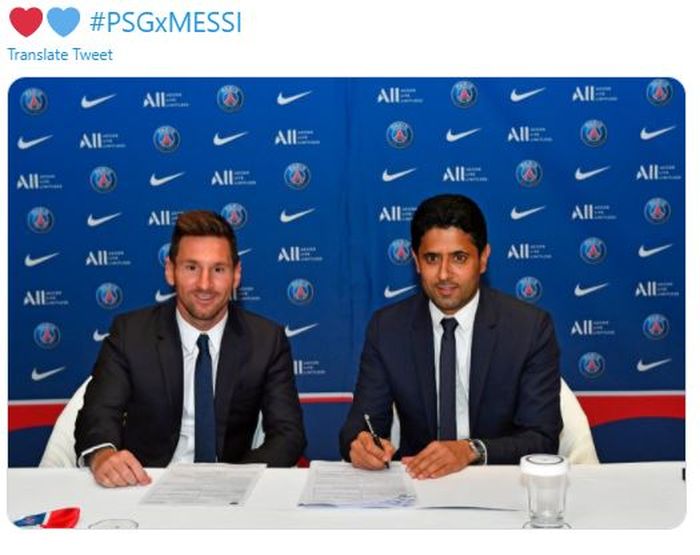 Lionel Messi (kiri) dan presiden PSG, Nasser Al-Khelaifi.