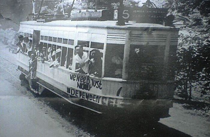 Mural yang dilakukan para pemuda di Kereta Api, sekitar tahun 1945.