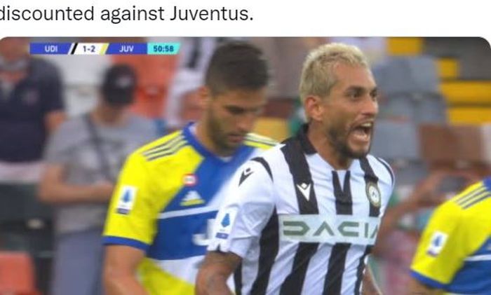 Penyerang Udinese, Roberto Pereyra, merayakan gol ke gawang Juventus dalam laga Liga Italia di Stadion Dacia Arena, Minggu (22/8/2021).