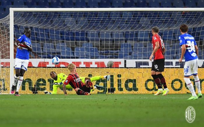 Kiper AC Milan, Mike Maignan, melakukan penyelamatan dalam laga melawan Sampdoria pada pekan pertama Liga Italia 2021-2022 ini berlangsung pada Senin (23/8/2021) waktu setempat atau Selasa mulai pukul 01.45 WIB.  