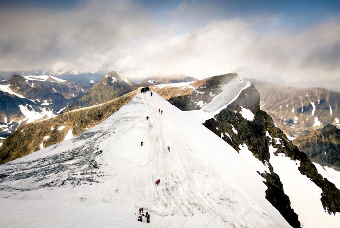 Puncak Kebnekaise, gunung tertinggi di Swedia.