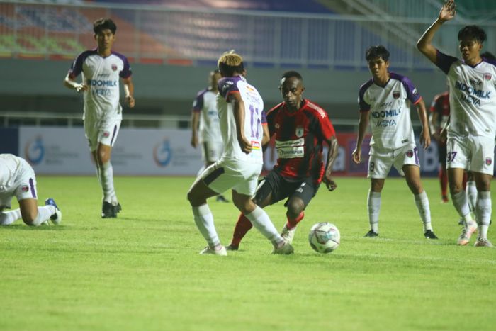 Persipura vs Persita pada Liga 1 2021/2022 di Stadion Pakansari, Sabtu (28/8/2021).