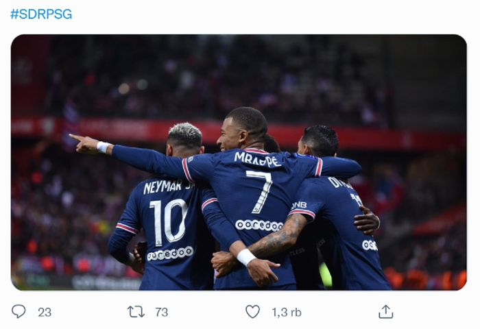 Kylian Mbappe (tengah) selebrasi gol keduanya dengan Neymar dan Angel Di Maria untuk PSG kontra Reims dalam Liga Prancis di Stade Auguste-Delaune II, Reims, Minggu (29/8/2021) malam waktu setempat atau Senin dini hari WIB.