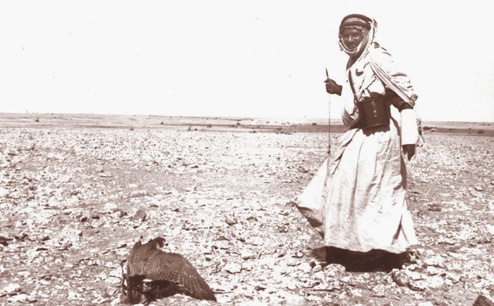 Potret Mansour bin Khalil di tahun 1933, salah satu orang yang berjasa dalam menemukan kilang minyak Qatar.