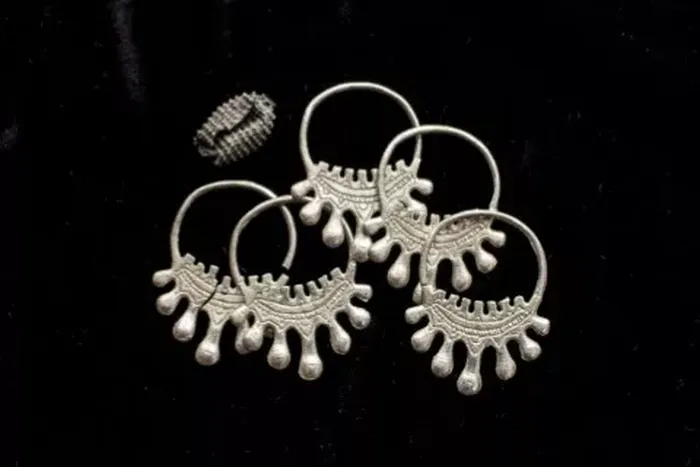 Cincin perak yang ditemukan di Ryazan Lama.