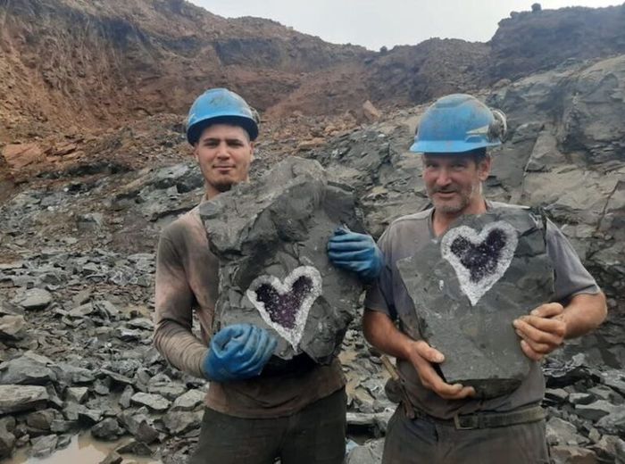 Batu mineral unik ditemukan oleh para penambang di Uruguay.