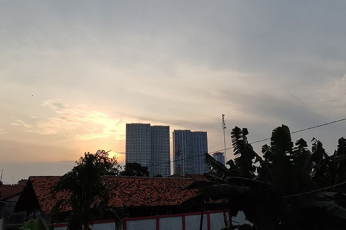 Suasana sunset yang ditangkap oleh kamera 64 MP Mi 11 Lite.