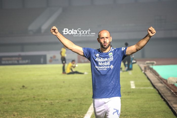 Selebrasi pemain anyar Persib Bandung, Mohammed Rashid, seusai timnya meraih kemenangan perdana di Liga 1 2021 di Stadion Indomilk Arena, Tangerang, Banten, 4 September 2021.