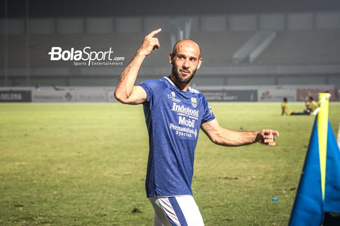 Selebrasi pemain anyar Persib Bandung, Mohammed Rashid, seusai timnya meraih kemenangan perdana di Liga 1 2021 di Stadion Indomilk Arena, Tangerang, Banten, 4 September 2021.