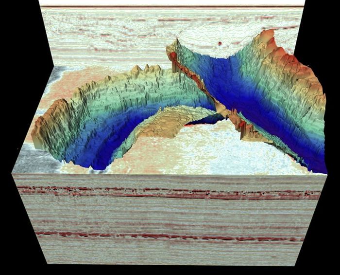 Gambar dua lembah terowongan lintas sektor yang ditemukan menggunakan data refleksi seismik 3D baru. Dalam gambar ini, saluran ditampilkan dalam konteks data seismik 3D resolusi tinggi yang dapat 'diiris' baik secara vertikal maupun horizontal untuk mengungkapkan lanskap glasial kuno yang terkubur di bawah dasar Laut Utara.