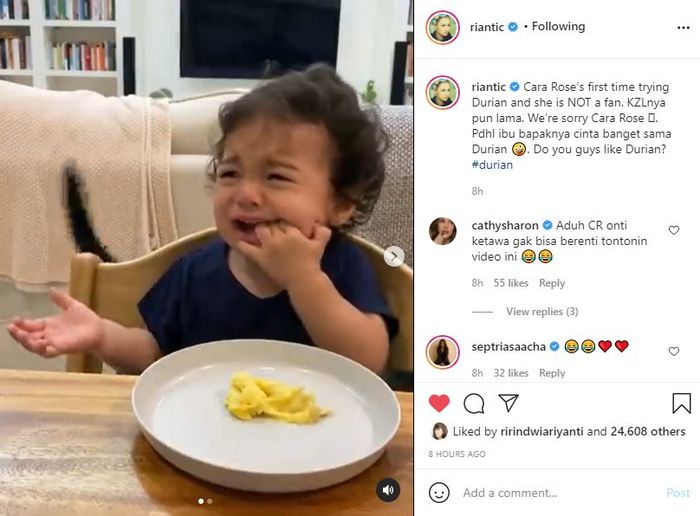 Unggahan Rianti Cartwright saat anak pertamanya mencoba durian untuk pertama kalinya.