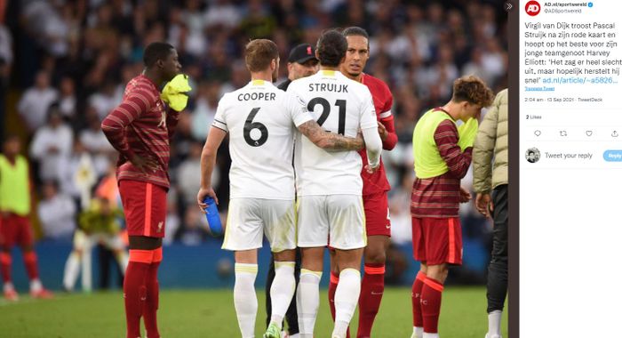 Bek Leeds United, Pascal Struijk harus ditenangkan Virgil van Dijk begitu mengetahui Harvey Elliot mengalami dislokasi engkel kaki kiri dalam laga Leeds Vs Liverpool di Stadion Elland Road, Minggu (12/9/2021) malam WIB.