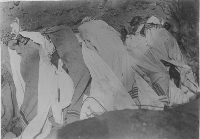 Para buruh yang dibunuh aparat akibat terlibat pemberontakan malam tahun baru 1927 di berbagai kota Sumatera Barat.