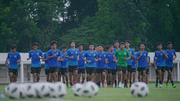 Pemusatan latihan (TC) timnas U-18 Indonesia Tahap Ketiga, di Stadion Madya, Senayan, Kawasan Gelora Bung Karno (GBK) Jakarta Pusat, Senin (13/9/2021).