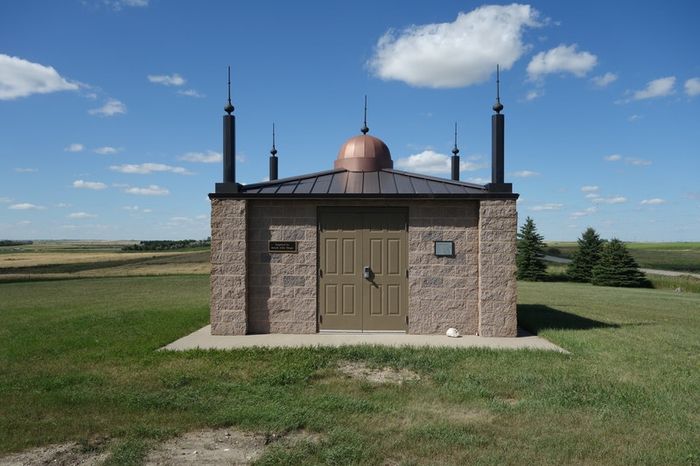 Masjid tertua yang masih ada di Amerika Serikat, berada di padang rumput terpencil di Ross, North Dakota. Masjid ini dibangun pada 1929.