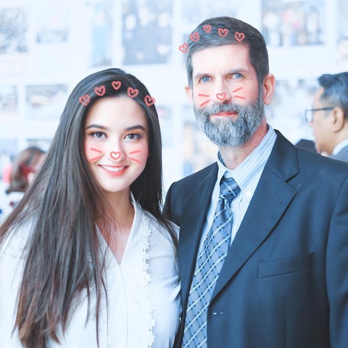 Stephanie Poetri dan sang ayah, Andrew Hollis Dougharty.