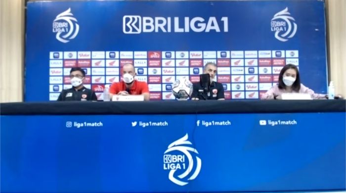 Pelatih PSM Makassar, Milomir Seslija bersama Anco Jansen dalam jumpa pers virtual usai pertandingan melawan Persebaya Surabaya dalam laga ketiga Liga 1 2021, Sabtu (18/9/2021).