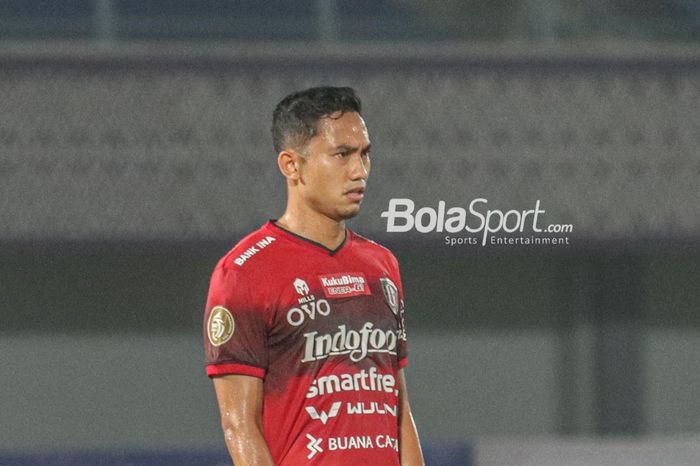 Bek sayap kiri Bali United, Ricky Fajrin, sedang bertanding dalam laga pekan ketiga Liga 1 2021 di Stadion Indomilk Arena, Tangerang, Banten, 18 September 2021.