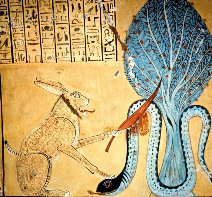 Lukisan dari makam Inherkhau di Deir el Medina ini menggambarkan Kucing Besar Heliopolis, salah satu bentuk yang diambil oleh Re, menyerang ular jahat Apep.