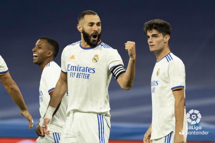 Striker Real Madrid, Karim Benzema, merayakan gol ke gawang Real Mallorca di Stadion Santiago Bernabeu dalam laga pekan keenam Liga Spanyol 2021-2022 pada Rabu (22/9/2021) waktu setempat atau Kamis pukul 03.00 WIB. 