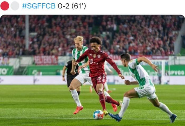 Penyerang Bayern Muenchen, Leroy Sane, beraksi melawan Greuther Fuerth dalam laga Bundesliga di Stadion Sportpark Ronhof Thomas Sommer, Jumat (24/9/2021).