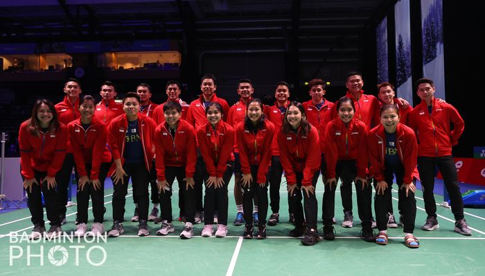 Tim bulu tangkis Indonesia berpose sebelum tampil pada laga kedua Grup C Sudirman Cup 2021 di Energiaa Arena, Vantaa, Finlandia, Senin (27/9/2021).