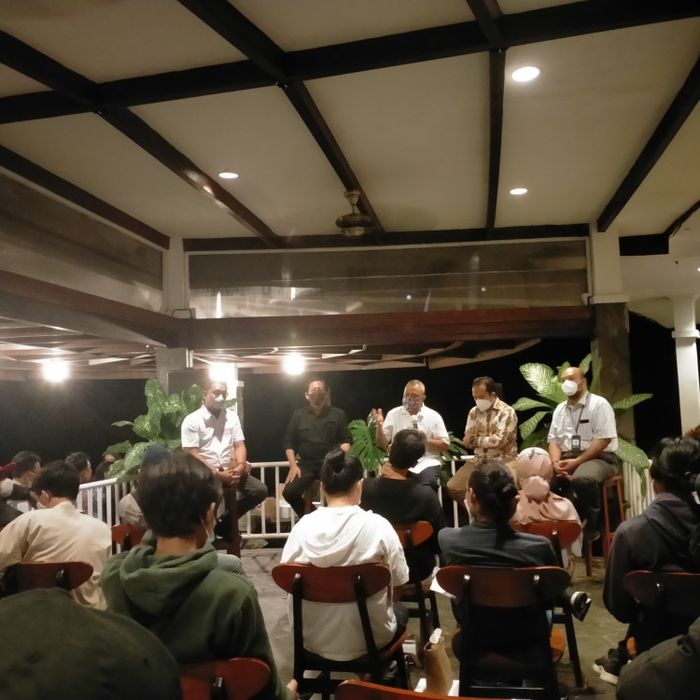 Para  pengembang program GLOW Edukasi Wisata Malam Kebun Raya Bogor.