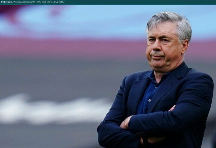 Pelatih Real Madrid, Carlo Ancelotti menunjukkan ekspresi tidak senang.