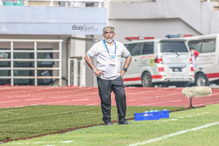 Mantan pelatih timnas U-17 Indonesia, Iwan Setiawan yang mengkritik sikap Shin Tae-yong karena berbcara soal tawaran dari negara lain.