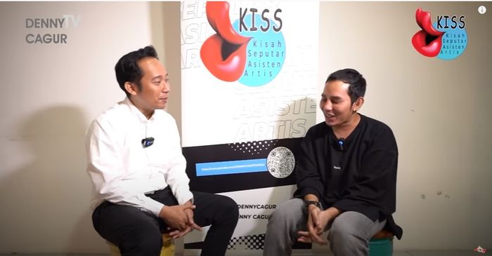 Perbincangan Denny Cagur dengan Krizna Fahrezi mengenai Ayu Ting Ting. 