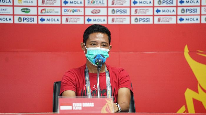 Gelandang timnas Indonesia, Evan Dimas Darmono, saat mengikuti konferensi pers jelang laga kontra Taiwan di play-off Kualifikasi Piala Asia 2023.