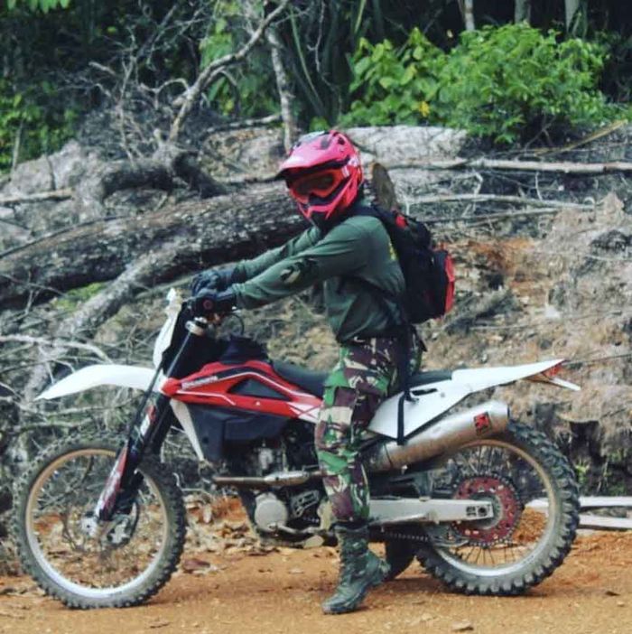 Nama Kolonel Ucu Yustiana sempat viral karena aksi nekatnya menghadang mantan Panglima TNI Gatot Nurmantyo di tengah makam.