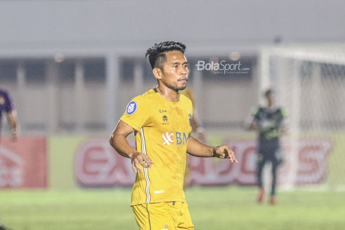 Pemain sayap kanan Bhayangkara FC, Andik Vermansah, sedang bertanding dalam laga pekan kelima Liga 1 2021 di Stadion Madya, Senayan, Jakarta, 29 September 2021.