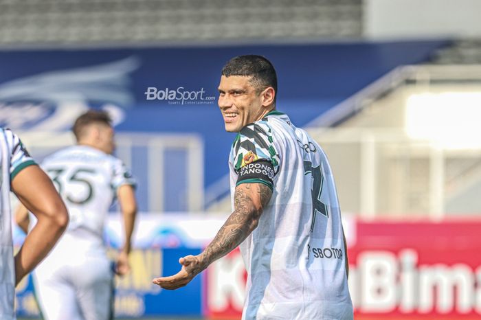 Striker Tira Persikabo, Ciro Alves, sedang tersenyum dalam laga pekan keenam Liga 1 2021 di Stadion Madya, Senayan, Jakarta, 2 Oktober 2021.