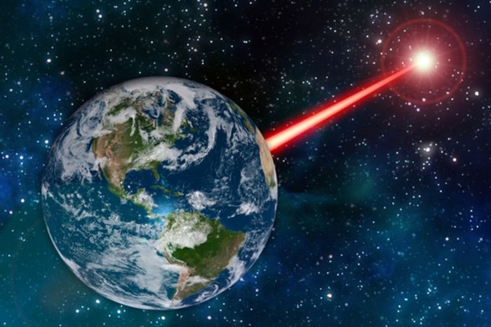 Ilustrasi sebuah suar laser terang yang mengumumkan kehadiran kita ke peradaban luar angkasa menjadi pilihan cara baru untuk berkomunikasi dengan kehidupan alien di masa depan.